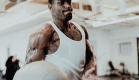 Бой Андерсон – Дэкрес отменён