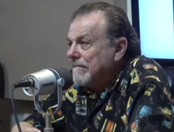 фото - Альварес решил не драться с Бенавидесом в 2024 году — промоутер