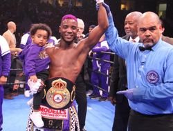 фото - Кольберт ярко нокаутировал Арболеду и защитил свой «полутитул» (+ видео)