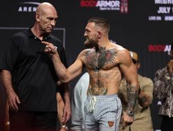 фото - Взвешивание Конора Макгрегора и Дастина Порье перед третьим боем: результаты, видео, битва взглядов