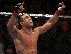 фото - UFC Fight Night 32: Витор Белфорт уничтожил Дэна Хендерсона