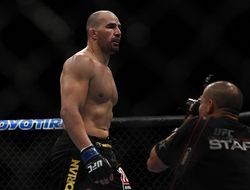 фото - UFC 208: Гловер Тейшейра уверенно и без блеска прошёл Джареда Каннонье