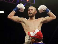 фото - Менеджер нахваливает Педрасу и напоминает о травме плеча Ломаченко