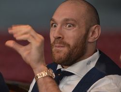 фото - Фьюри: Все эти бомжи стали чемпионами только благодаря мне!