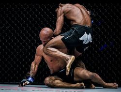 фото - Легендарный Деметриус Джонсон нокаутирован в Сингапуре: видео