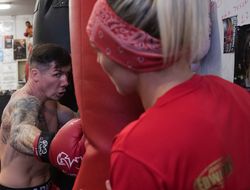 фото - В Британии дебютирует тяжеловес–военный: секундирует его жена–военнослужащая: фото