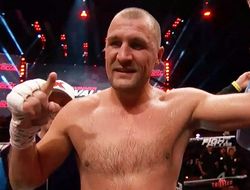 фото - Ковалёв подерётся с жертвой Бетербиева? Промоутер комментирует фейк