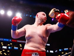 фото - Адам Ковнацки угрожает рекордным пузом