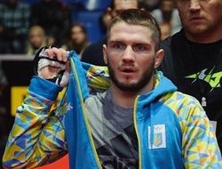 фото - Украинский «Псих» Денис Бондарь проиграл дебют в UFC: у него перелом