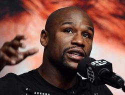 фото - Мэйуэзер: Арум и Де Ла Хойя не заботятся о своих бойцах