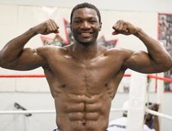 фото - Залечивший глаз экс-претендент Трой Росс снова в строю