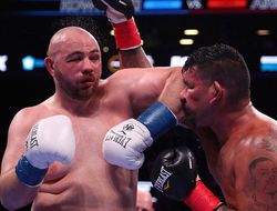 фото - Лучшие моменты супертяжёлой битвы Адама Ковнацки и Криса Арреолы — видео