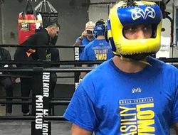 фото - Ловкость рук: факир Василий Ломаченко ловит подброшенные монетки — видео