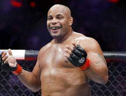 фото - Даниэль Кормье высказался о возможном бое Джонса и Миочича