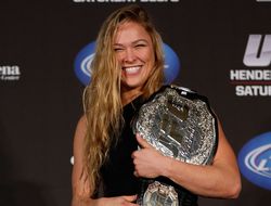 фото - UFC 184: Ронда Раузи сметает Кэт Цингано за считанные секунды