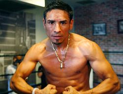 фото - В Golden Boy хотят устроить бой Рафаэля Маркеса и Лео Санта Круса