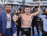 «Мексиканский Ломаченко» Сепеда перебил экс-чемпиона в ярком махаче: видео