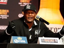 фото - В преддверии боя с Уайлдером Ортис травмировал руку — СМИ