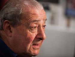 фото - Арум: Ещё год – и всем будет плевать на камбэки Мэйуэзера и Пакьяо