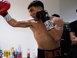 фото - Канело или Мейвезер? Кэттеролл рассказал, кто из них больше платил за спарринги