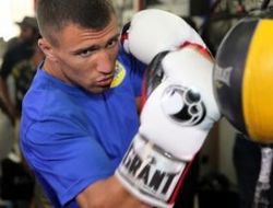 фото - Видео: Ломаченко избивает пневмогрушу, готовясь к Пирийяпиньо