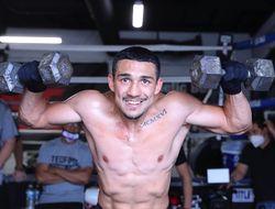 фото - Теофимо Лопес молит о брутальном нокауте в бою с Камбососом