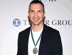 фото - Подарок Усику, награда для Кличко, Бивол уже на арене — соцсети 