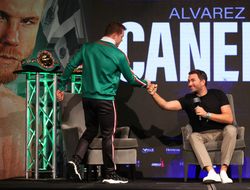 фото - Хирн: «Канело заводят разговоры о том, что Бетербиев — адский панчер»