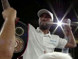 фото - Легендарный чемпион провёл 50-й бой на профиринге: результаты