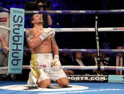 фото - Официально: Усик — обязательный претендент для победителя реванша Руис–Джошуа