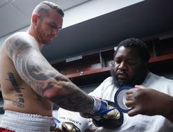 фото - Супертяж-левша Маккин дебютировал у Хирна, жёсткий нокаут от О’Тула: видео