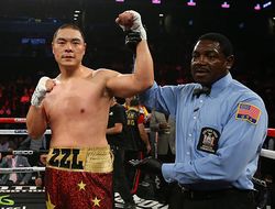 фото - Олимпийские разборки: Чжан Чжилеи нокаутировал Девина Варгаса