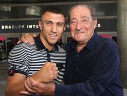 фото - Ломаченко остаётся верным Бобу Аруму: продлён контракт с Top Rank — инсайдер