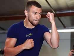 фото - Ломаченко: Проблем с мотивацией нет — меня интересует не Педраса, а его титул