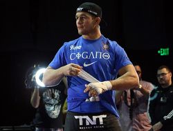 фото - UFC: объявлена дата боя Оверима и Дос Сантоса