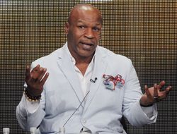 фото - СМИ: Майк Тайсон определился с оппонентом — это не менее легендарный Рой Джонс