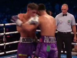 фото - Нокаут от Пачеко, жуткая травма Дэйвиса: видео