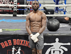 фото - Келлерман назвал своего фаворита в соперники Ломаченко, впечатляющая статистика Кроуфорда — соцсети 