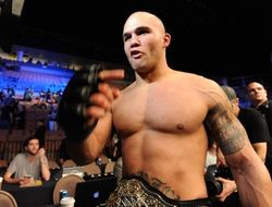 фото - Робби Лоулер и Дональд Серроне сразятся на UFC 213 — СМИ