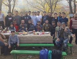 фото - Скромный пикник Бетербиева, новый дом Мэйуэзера, девушка и силомер — соцсети