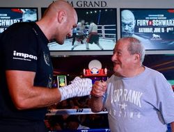 фото - Тайсон Фьюри будет драться с Валлином из-за Уайлдера — Арум 