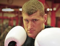 фото - Мариуш Вах остановил Трэвиса Уокера