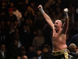 фото - Тайсон Фьюри сохранил звание «линейного чемпиона», нокаутировал Тома Шварца