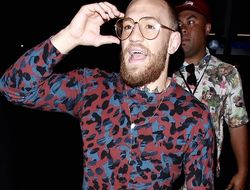 фото - UFC: Конор Макгрегор отказался от титула в полулёгком весе