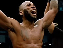 фото - Эдвардс победил Ковингтона в главном бою UFC 296