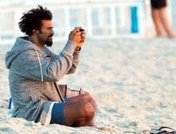 фото - Пляжные трудодни Дэвида Хэя: работа с партнёрами в купальниках — фото