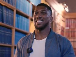 фото - Джошуа пришёл к студентам и угрожал избить их, Фьюри прокомментировал: видео