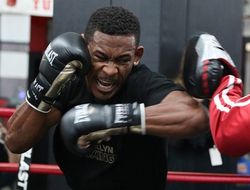 фото - Дэниел Джейкобс нацелен на победителя боя Сондерс−Лемьё