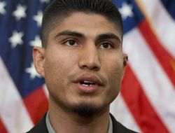 фото - Майки Гарсиа сейчас победил бы Флойда Мэйуэзера — тренер