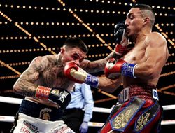 фото - Камбосос отобрал все титулы у Лопеса, оба падали: видео